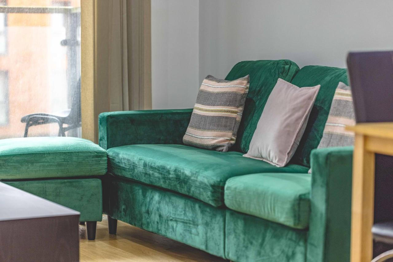 2 Bed At Slough Station & Parking - London In 20 Mins Apartment Bagian luar foto